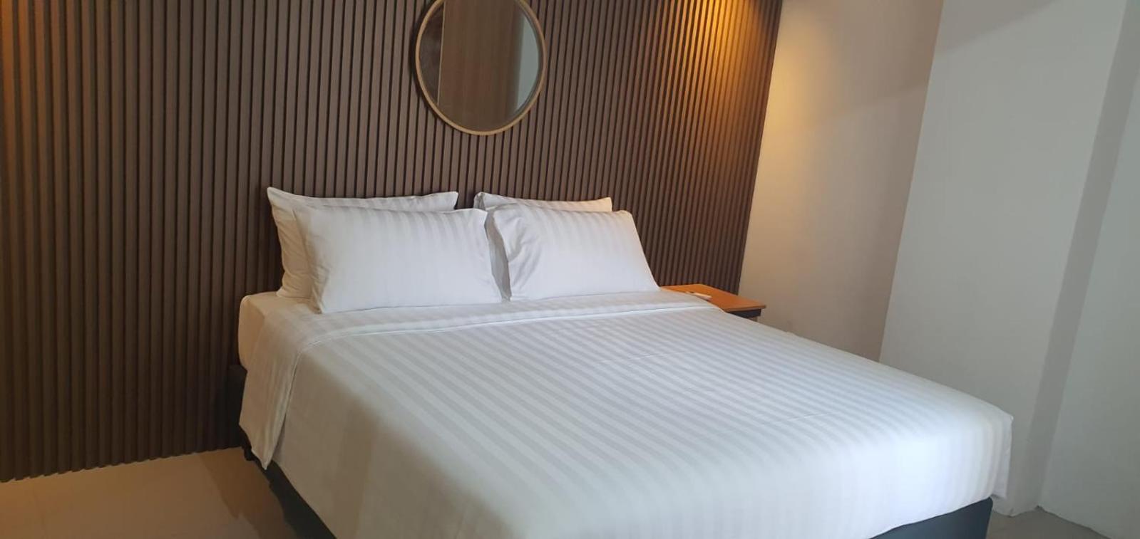 Nemuru Hotel Ciputat Pondokcabe Hilir ภายนอก รูปภาพ